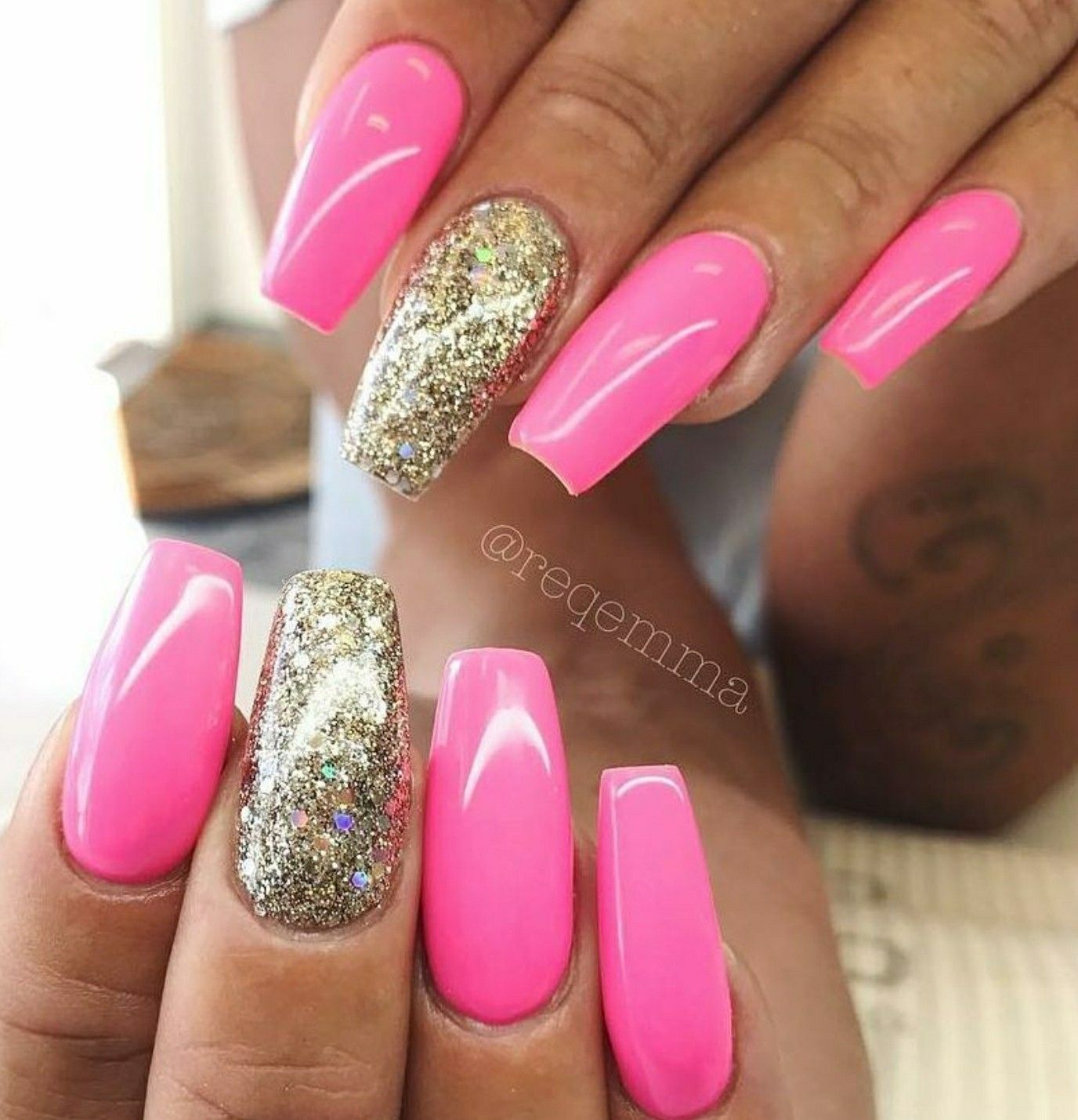 Tapered Square Nails Square Nails Pink And Gold Nails Pink Nails Gold Nails Gel Nails Acrylic Nails Nehty