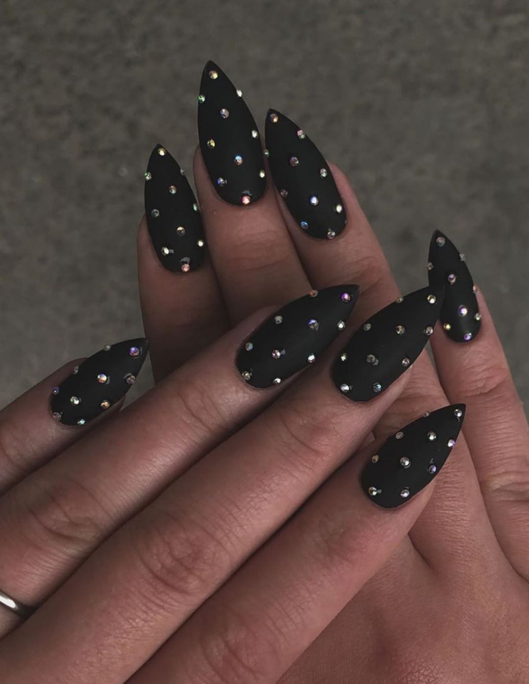 Gorgeous Black Stiletto Nails With Rhinestones Gelove Nehty Nehty Napady Na Nehty