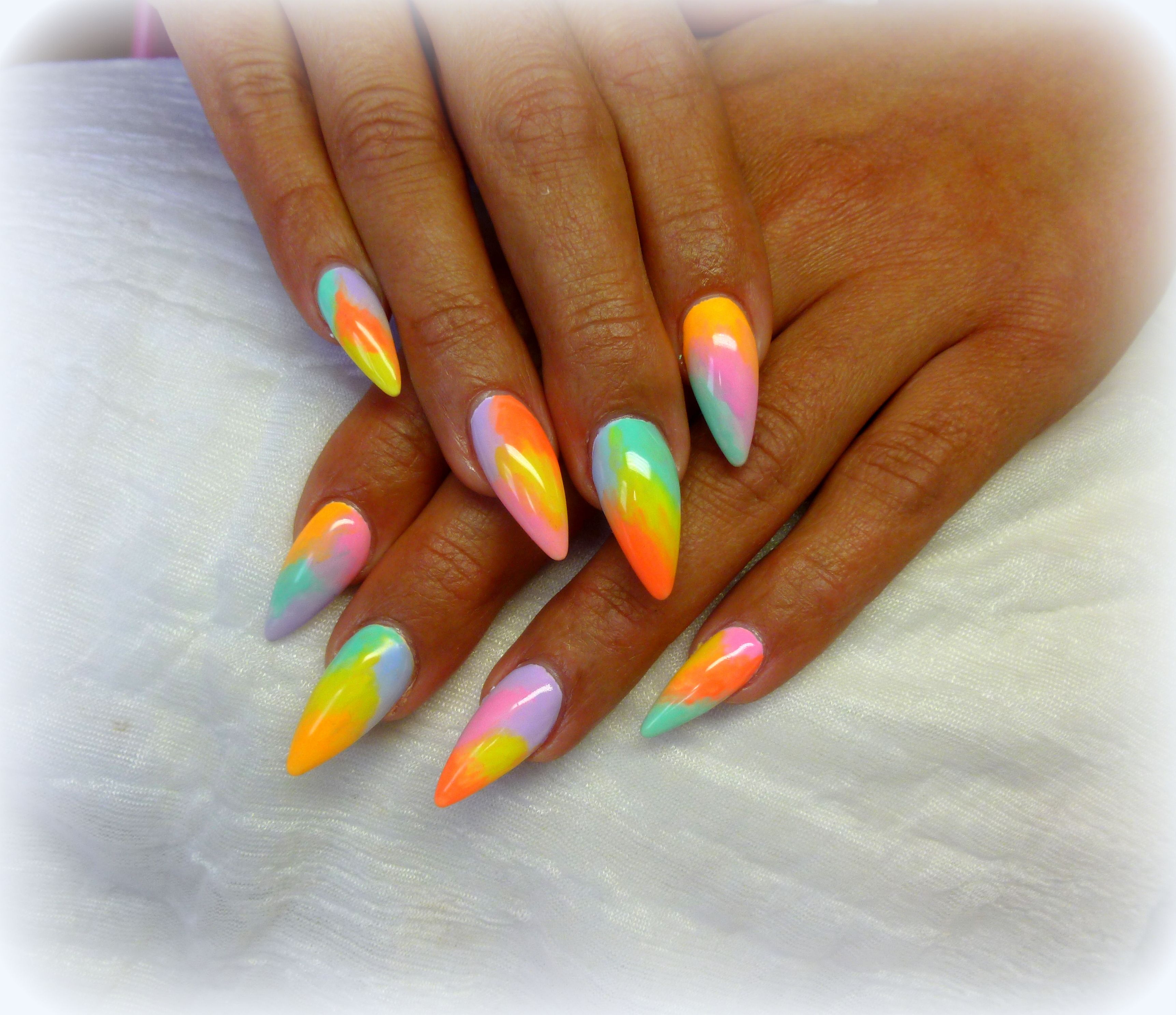 Stiletto Nails With Images Neonove Nehty Barevne Nehty Gelove Nehty