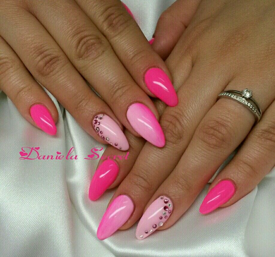 Pin By Daniela Schwen On My Work Pink Nails Almond Acrylic Nails Designs Pink Gel Nails