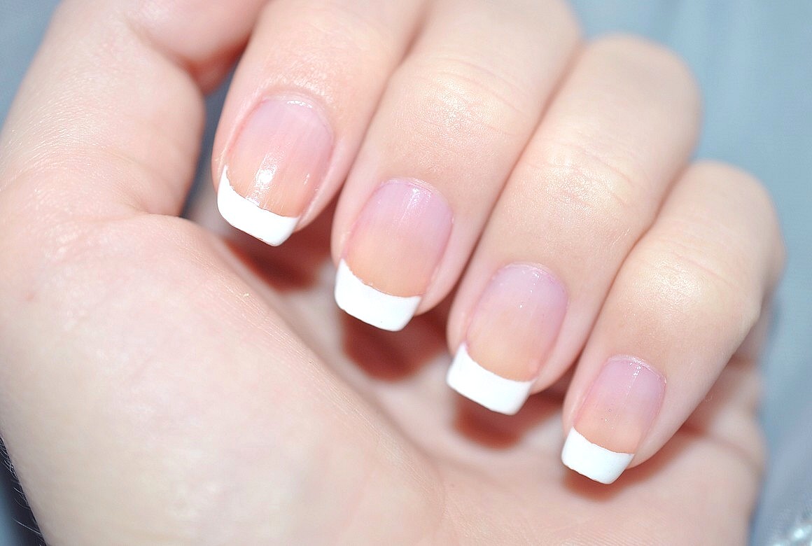 Claire Style French Manicure