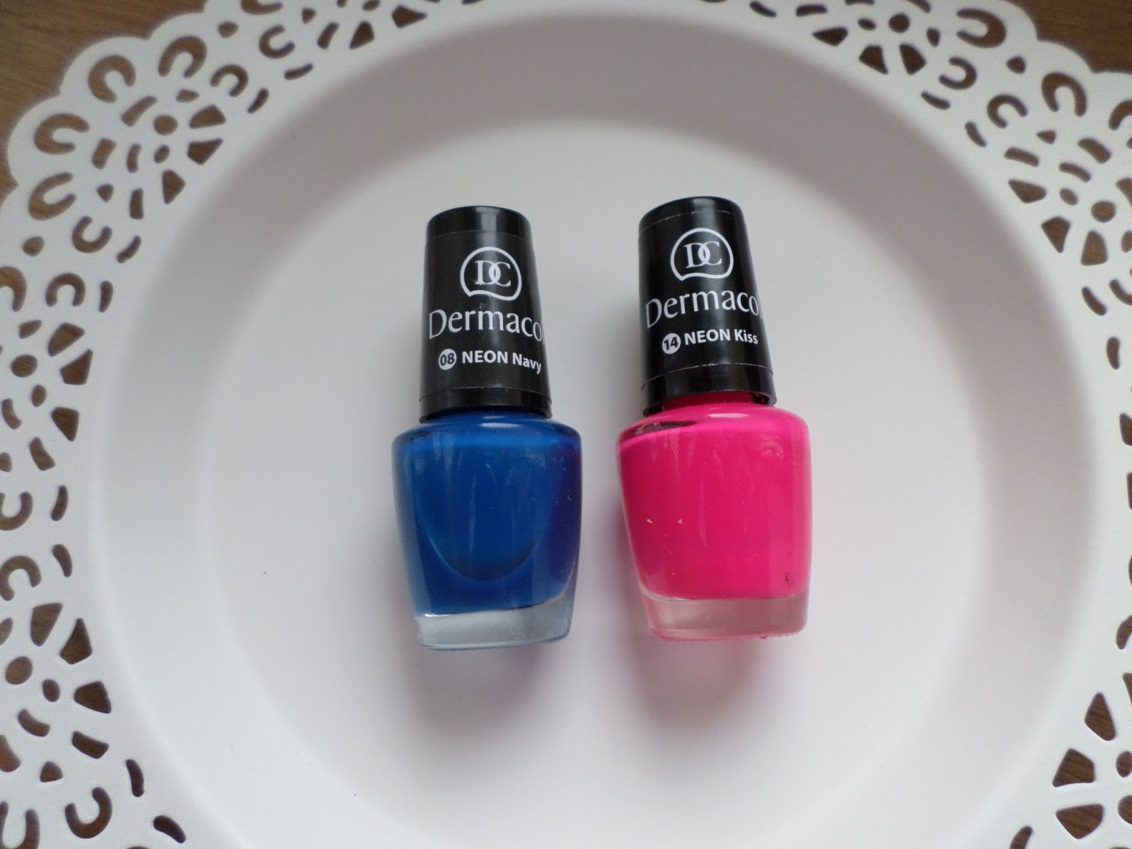 Life By Peggie Nails Neon Navy Or Neon Kiss