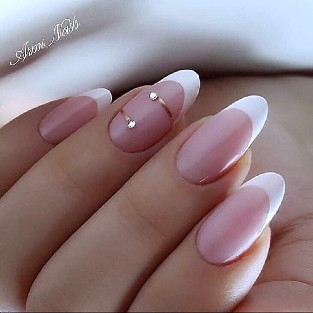 Pin By Pavlina Rosakova On Dizajn Nogtej In 2020 Glamour Nails Stylish Nails Manicure