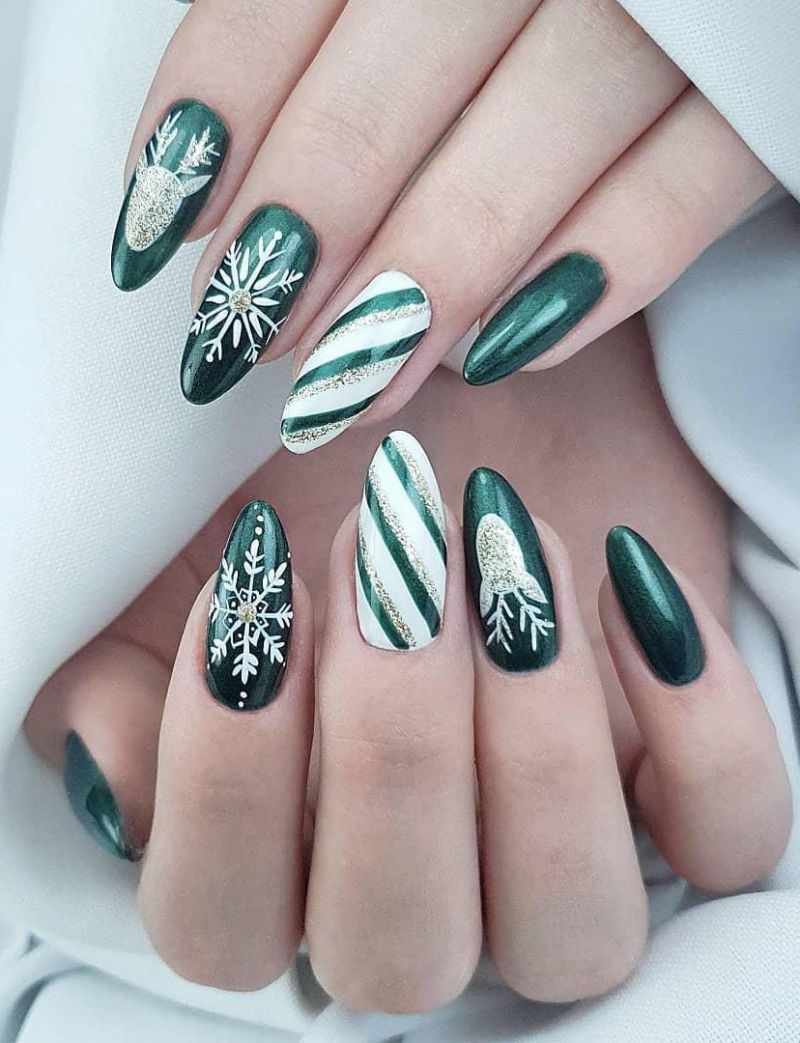 50 Beautiful Snowflake Nail Art Designs For Winter 2019 With Images Design Nehtu Vanocni Nehty Gelove Nehty