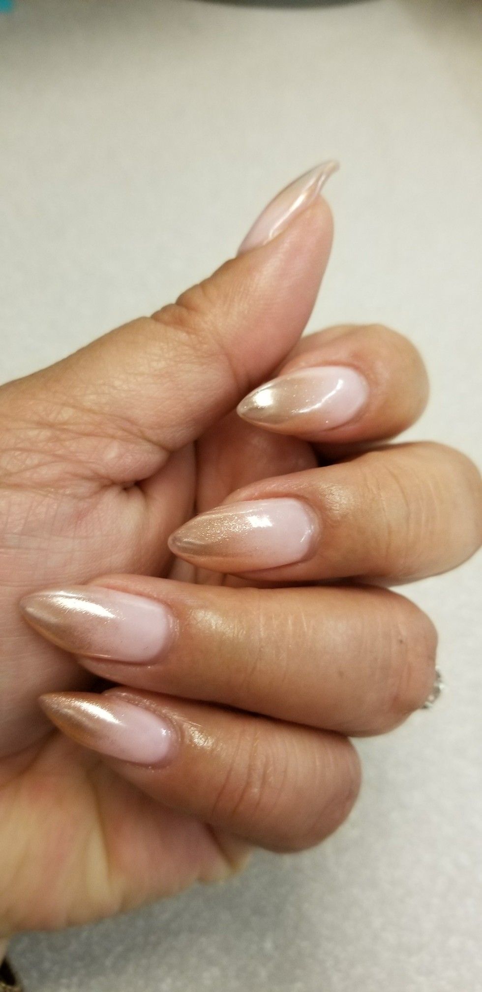 Rose Gold Ombre Nails With Images Gelove Nehty Nehty Krasne Nehty