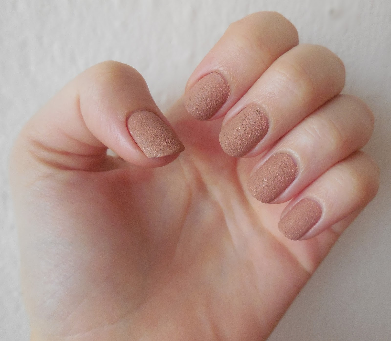 Kosmetika Recenze Blog Blogspot Cz Krasny Nude Piskovy Lak Fantasy Nails