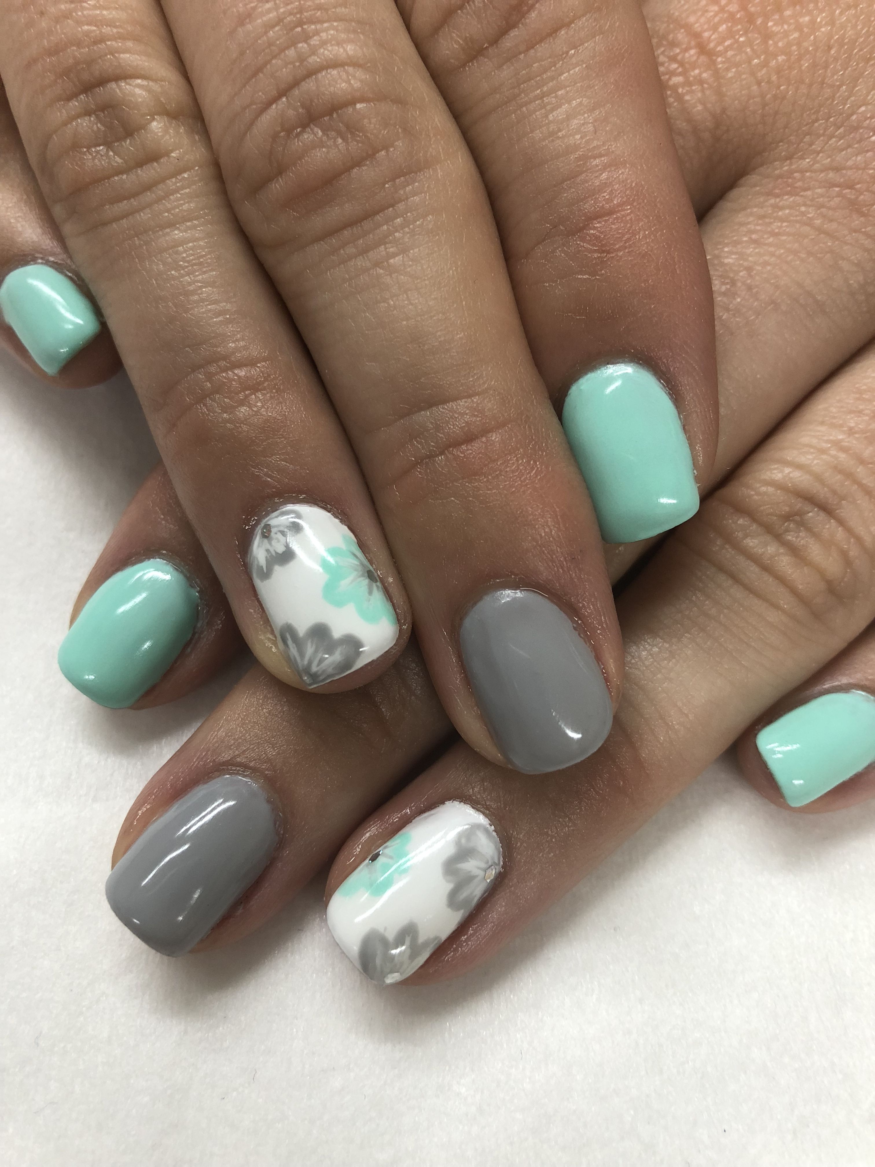 Mint Grey Hand Painted Flower Spring Gel Nails Gelove Nehty Design Nehtu Nehty