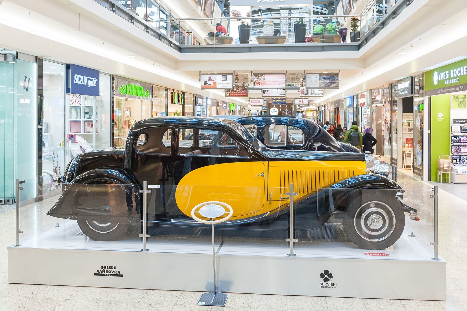 V Brne Parkuje Osmnact Bugatti Na Vystave Slavne Automobilky Jsou K Videni Skvosty Aktualne Cz