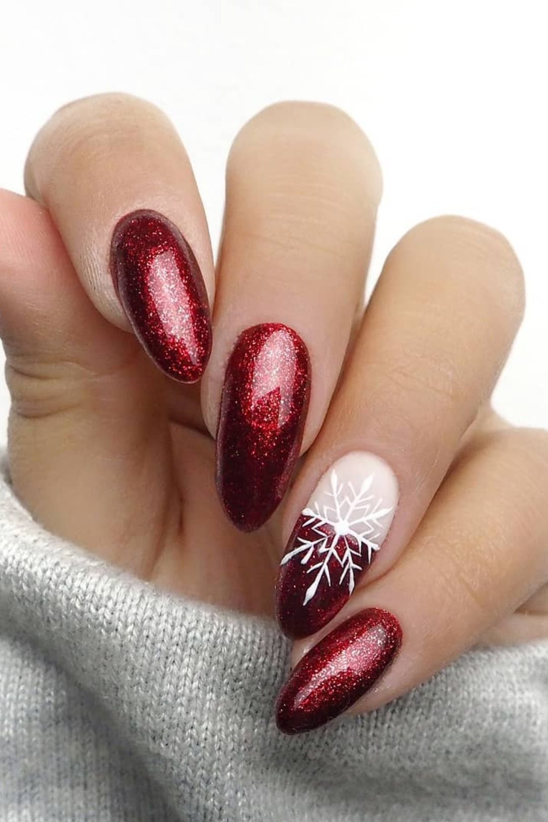 The Cutest And Festive Christmas Nail Designs For Celebration With Images Cervene Nehty Gelove Nehty Design Nehtu