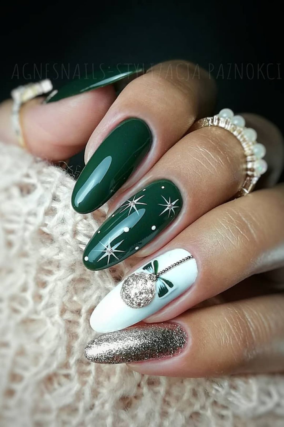 Beautiful Green Christmas Nails With White Snowflakes And Glitter Design Christmasnails Christmasnail Cute Christmas Nails Xmas Nails Christmas Nail Designs