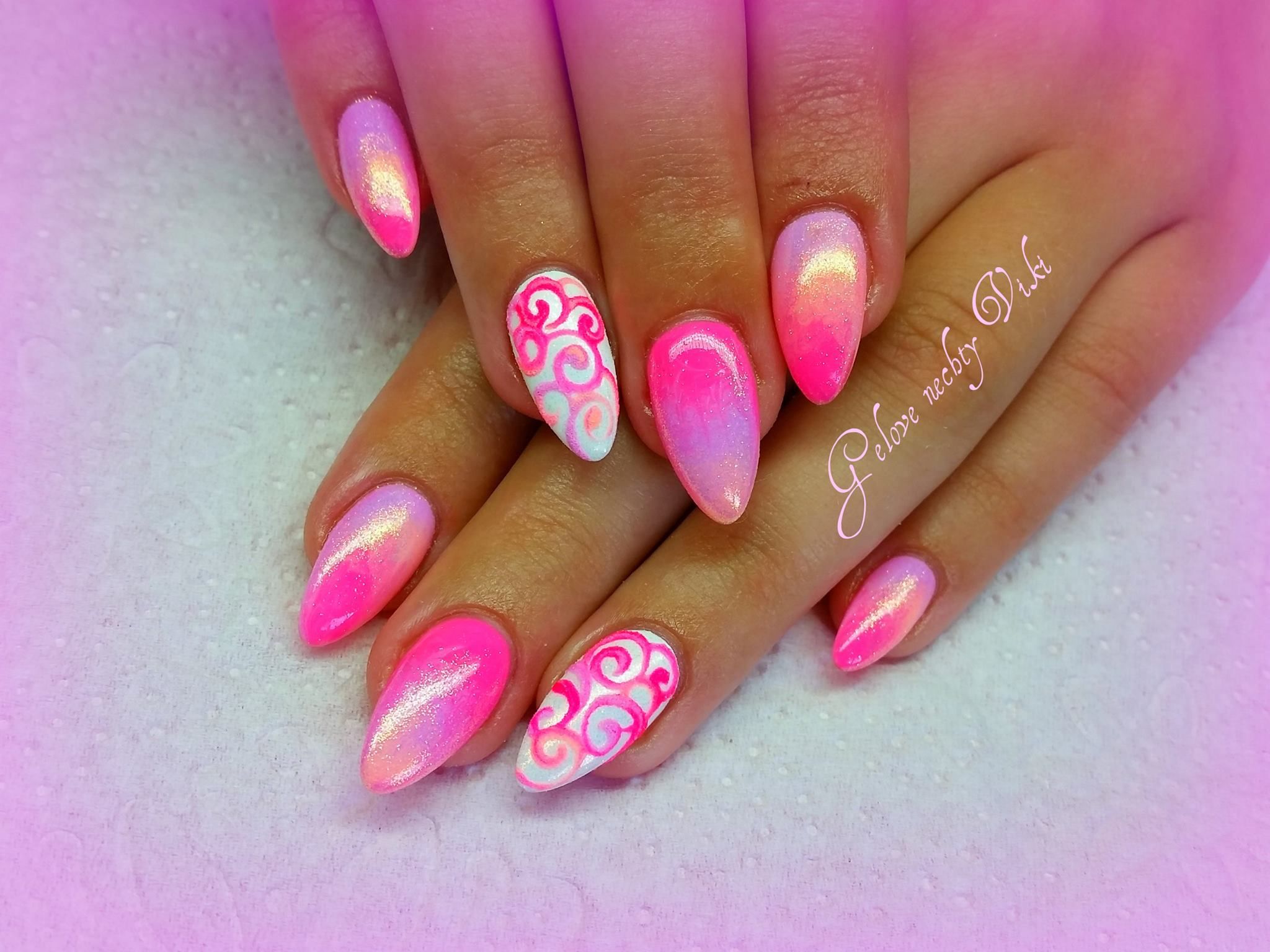 Gelove Nechty Viki Curved Nails Bling Nails Neon Nails