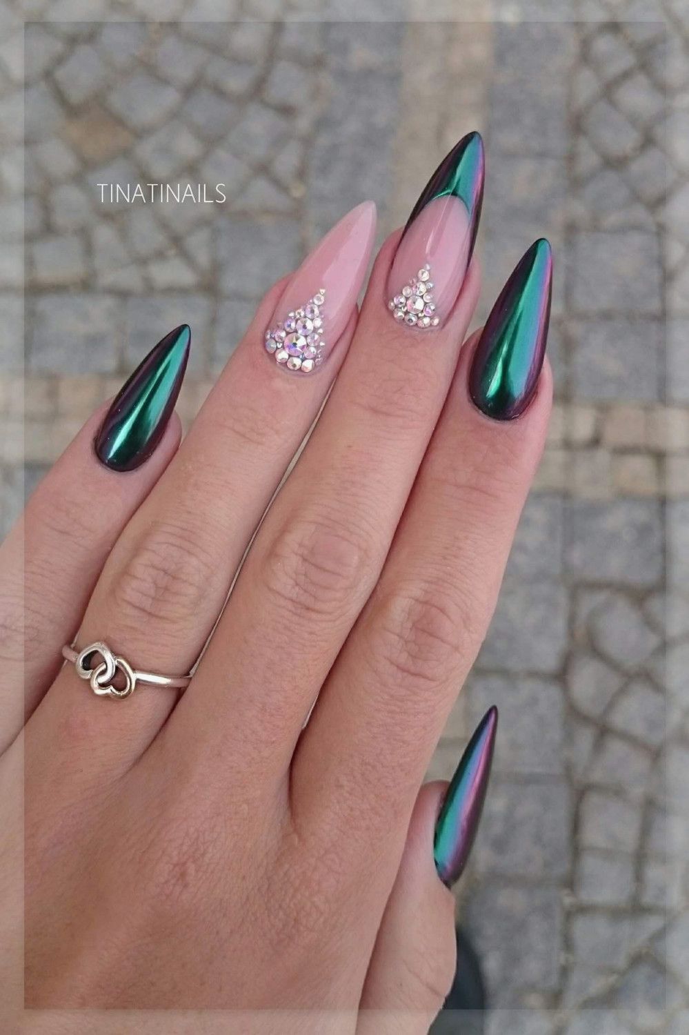 24 Pink Nails With Rhinestones In 2020 Zlate Nehty Nehty Stiletto Design Nehtu