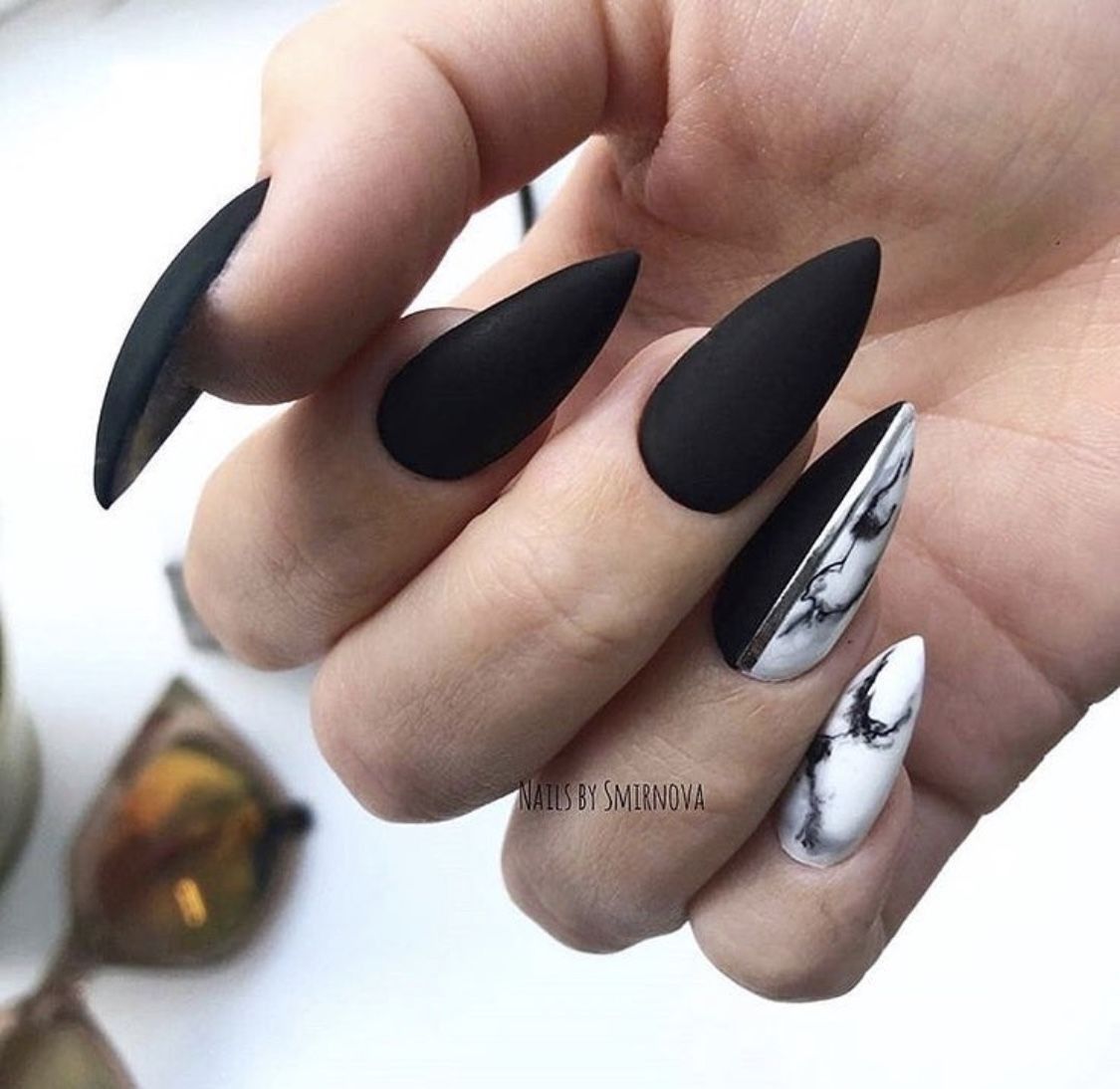Pin By Marta Pankova On Nails Black Nails With Glitter Classy Black Nails Matte Nails Design